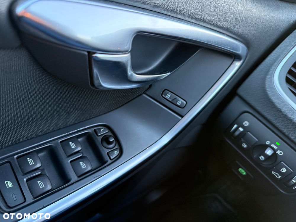 Volvo S60 D3 Geartronic R-Design - 6