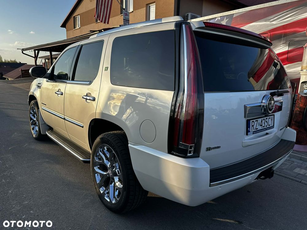 Cadillac Escalade - 11