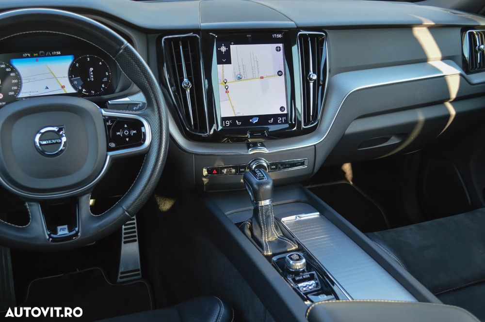 Volvo XC 60 D4 AWD Geartronic RDesign - 32