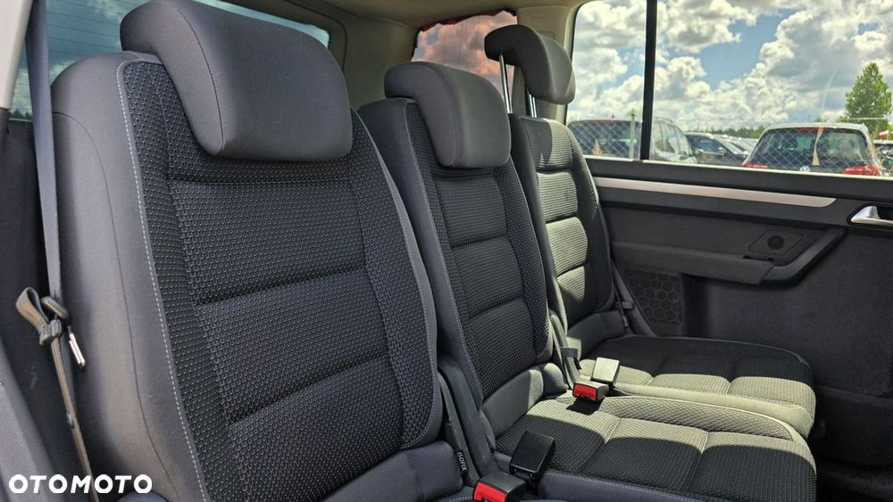 Volkswagen Touran - 20