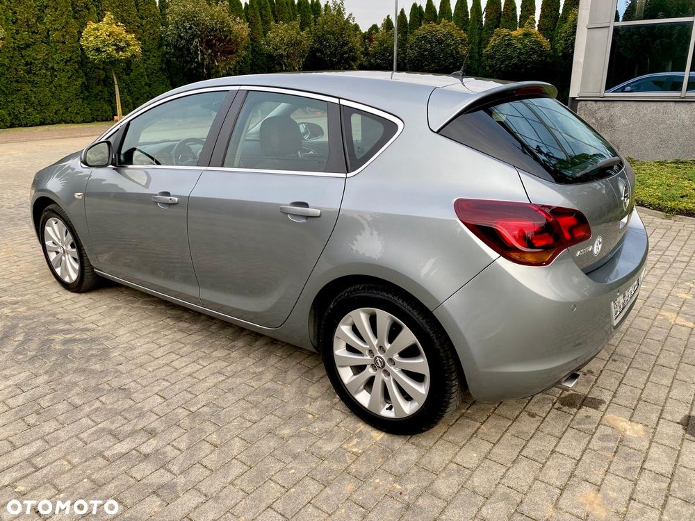 Opel Astra 2010 photo 3