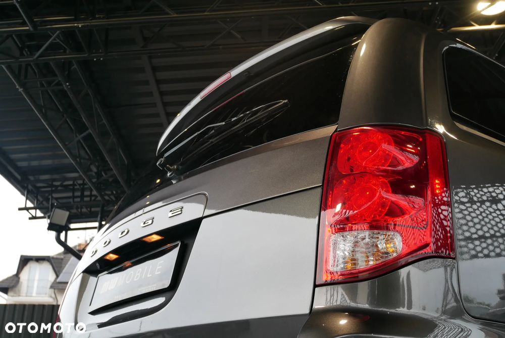Dodge Grand Caravan - 30