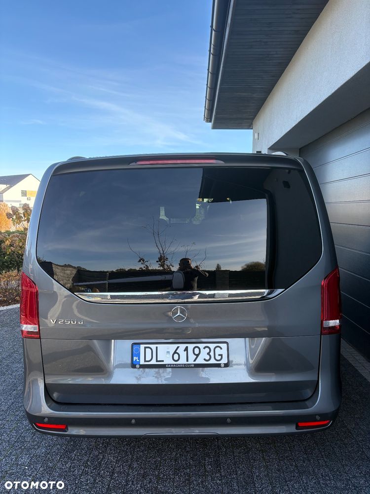 Mercedes-Benz Klasa V - 8