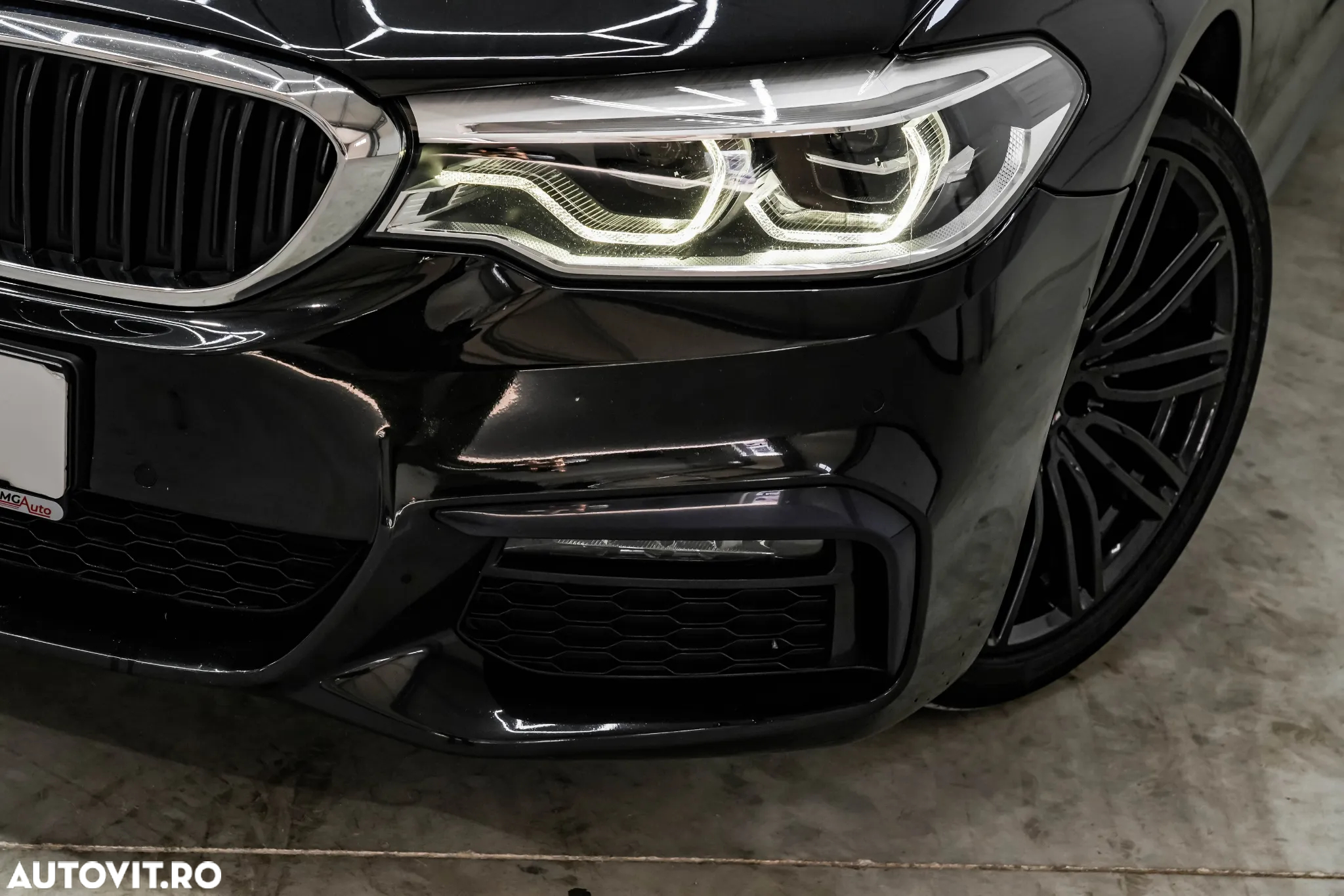 BMW Seria 5 520i AT - 31