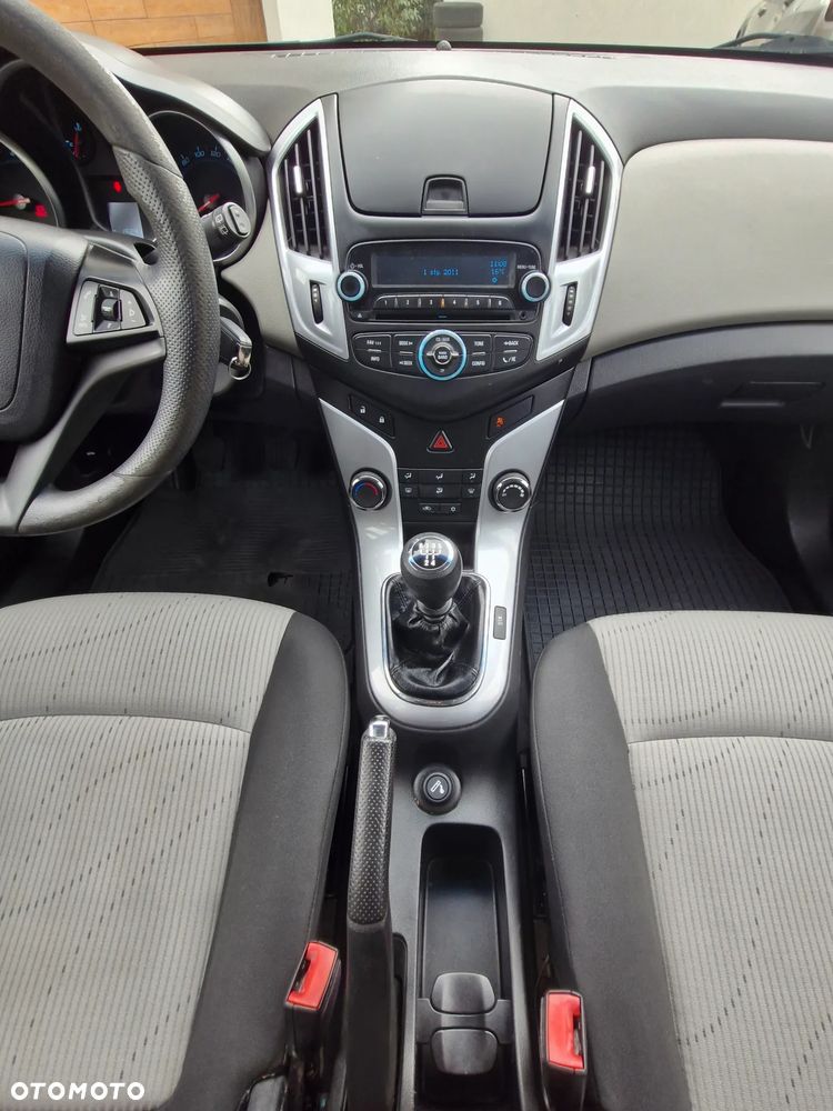 Chevrolet Cruze 1.6 LT+ - 12