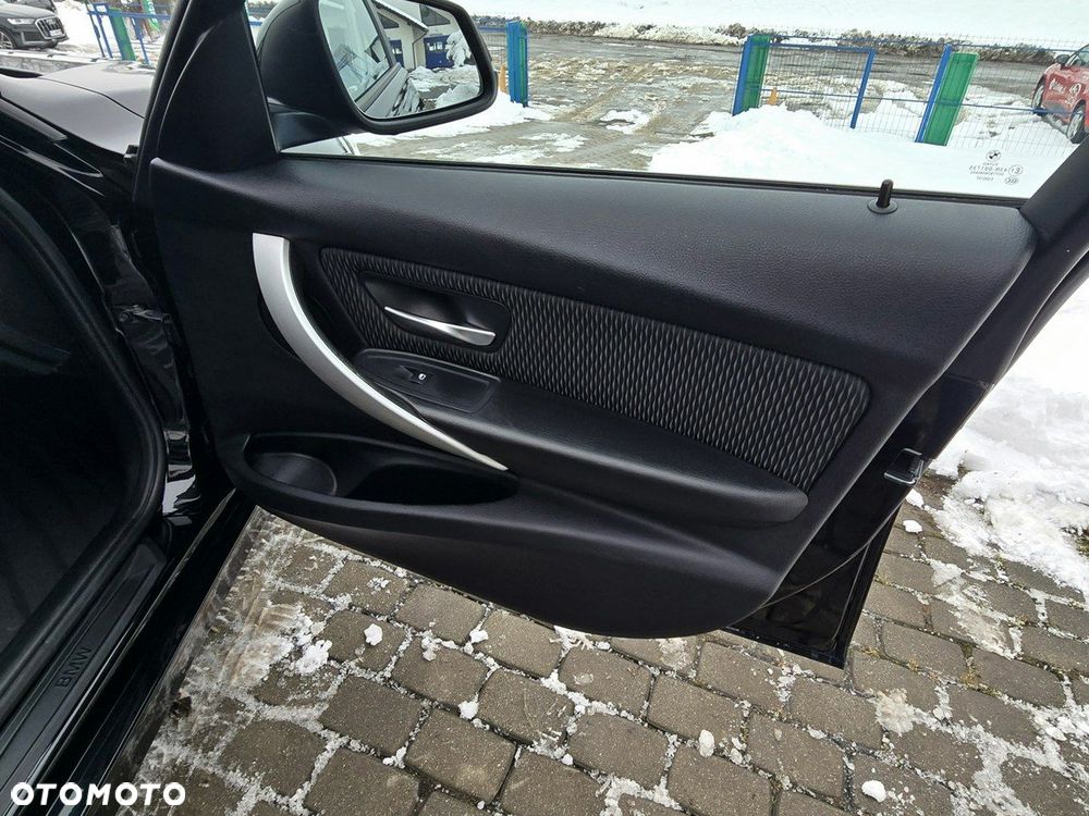 BMW Seria 3 318d - 28