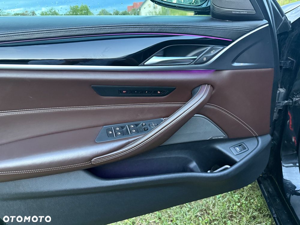 BMW Seria 5 540i xDrive Luxury Line sport - 14