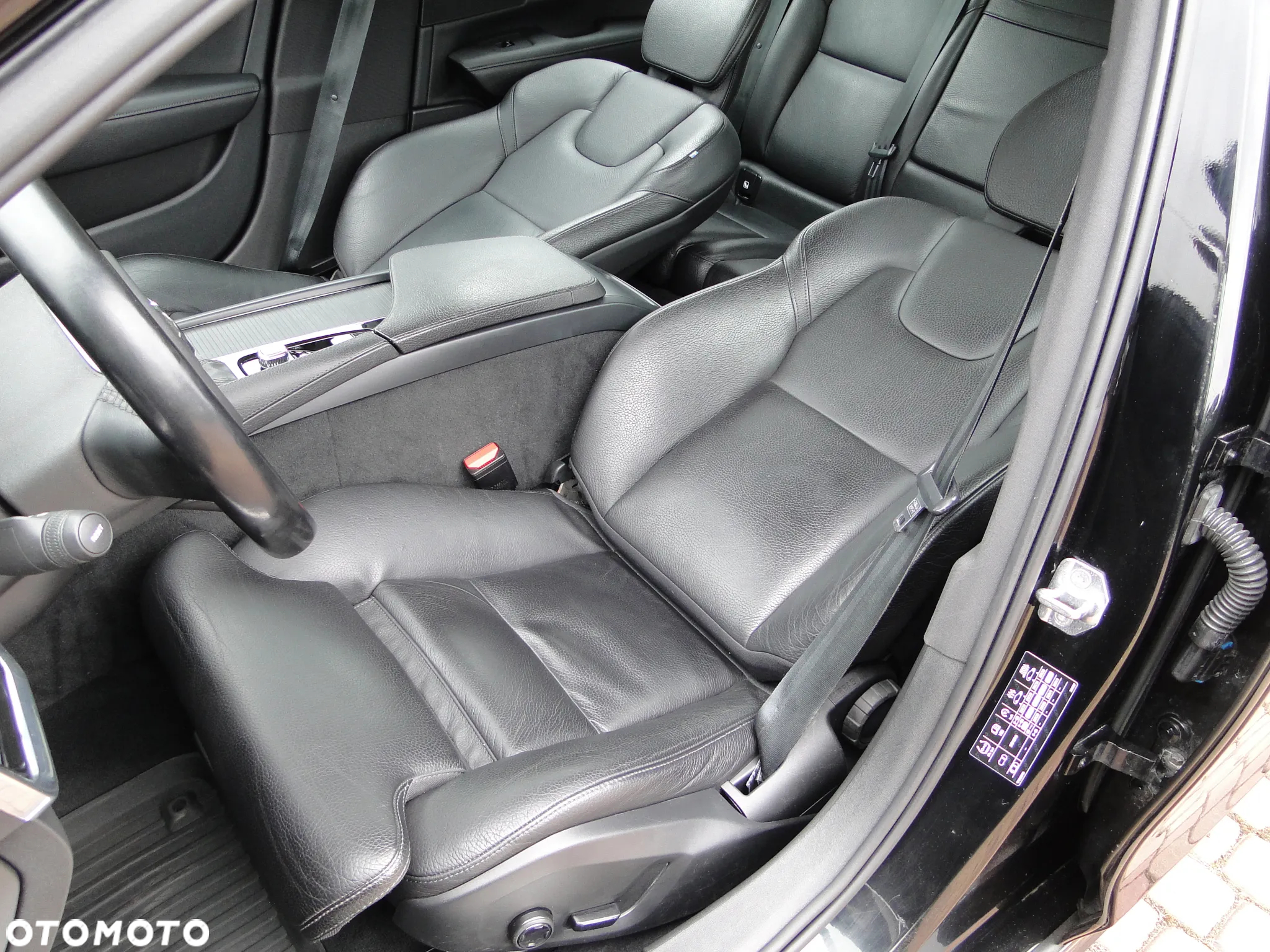 Volvo V90 D4 Momentum Pro - 17