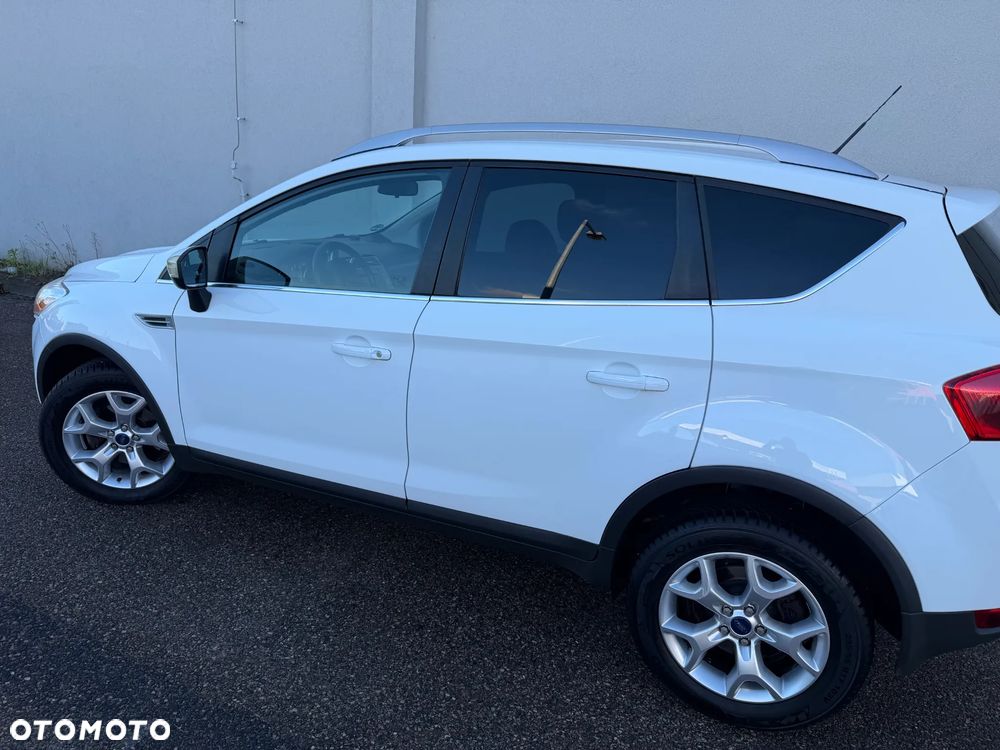 Ford Kuga 2.0 TDCi 2x4 Titanium - 36