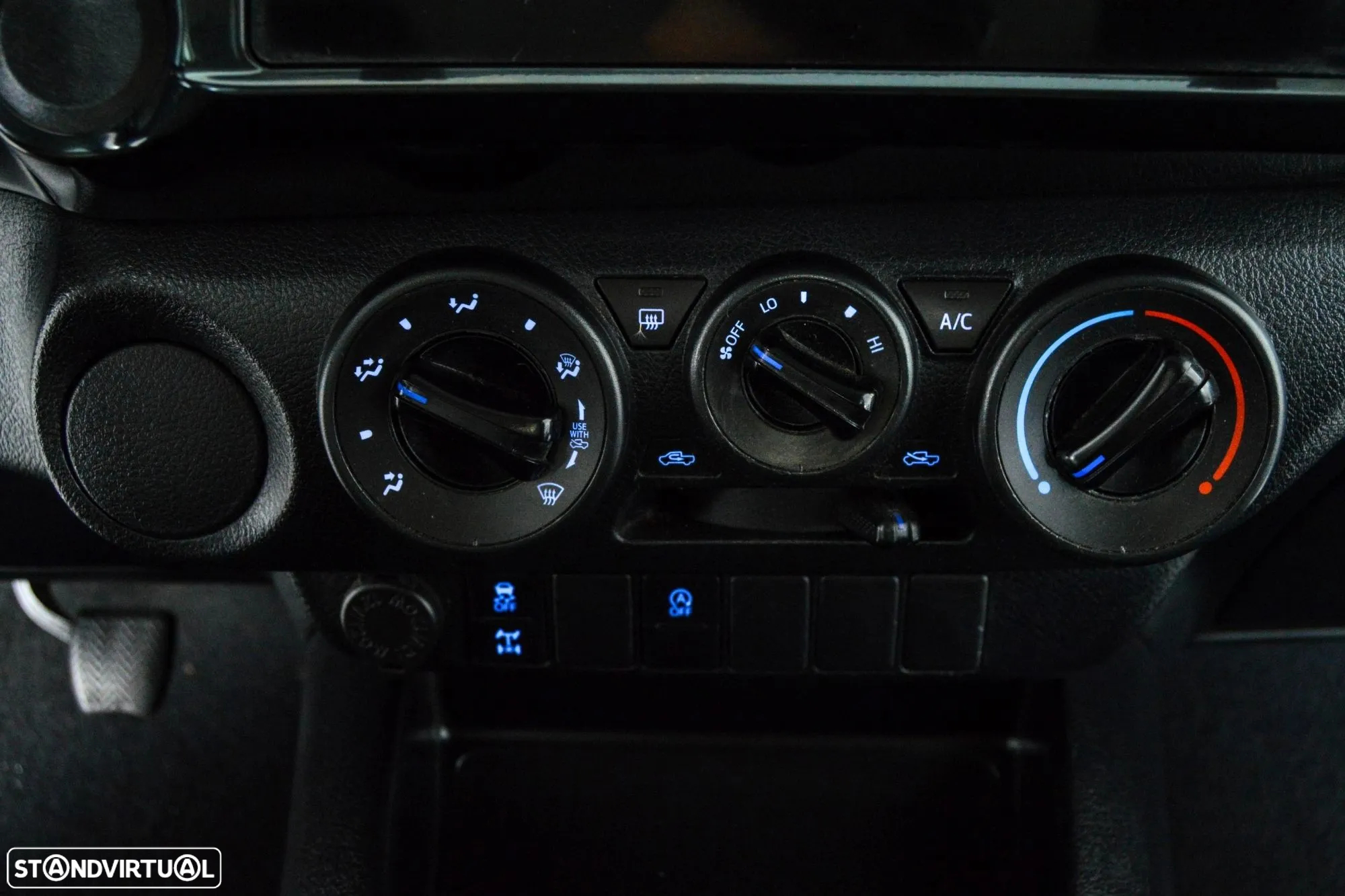Toyota Hilux 2.4 D-4D 2WD CD CM - 43