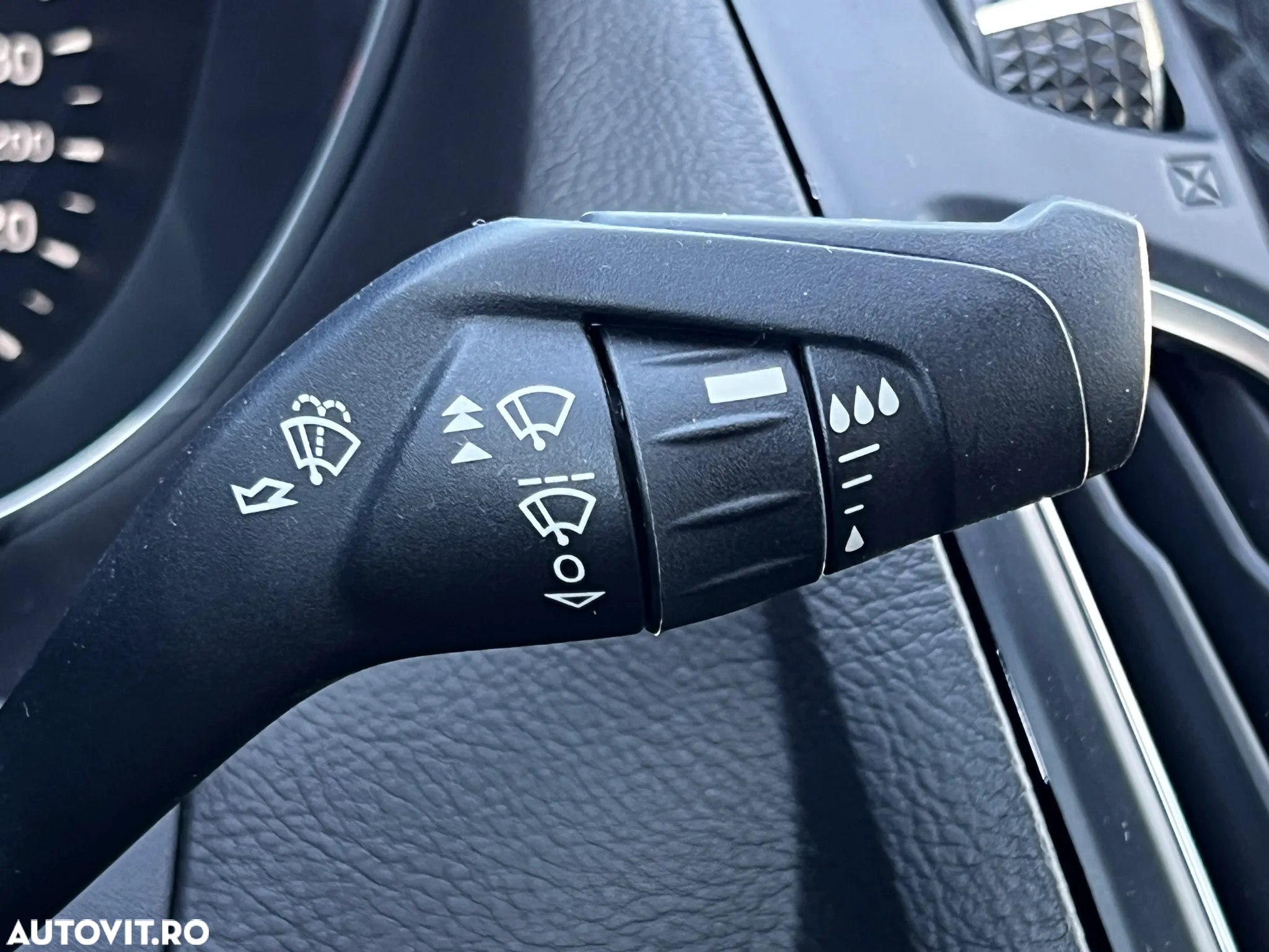Ford Focus 1.0 EcoBoost Trend - 22