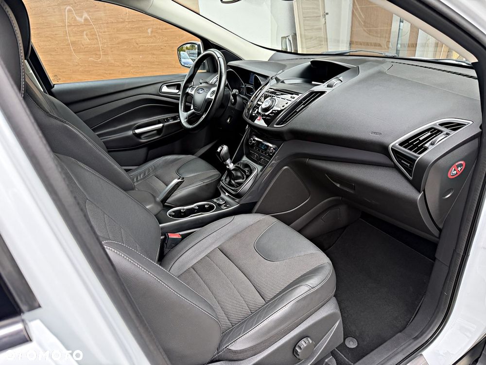 Ford Kuga 2.0 TDCi 2x4 Titanium - 28