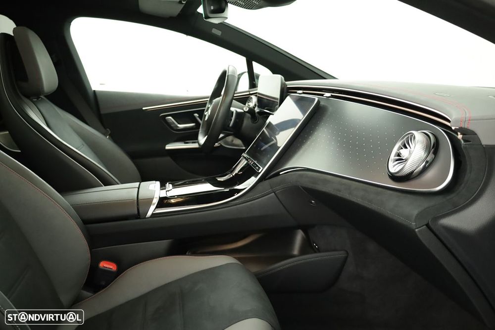 Mercedes-Benz EQE 300 - 22