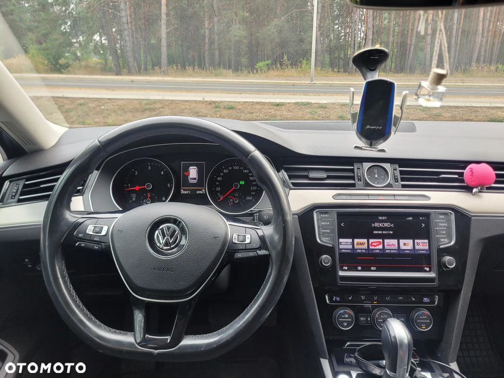Volkswagen Passat - 2