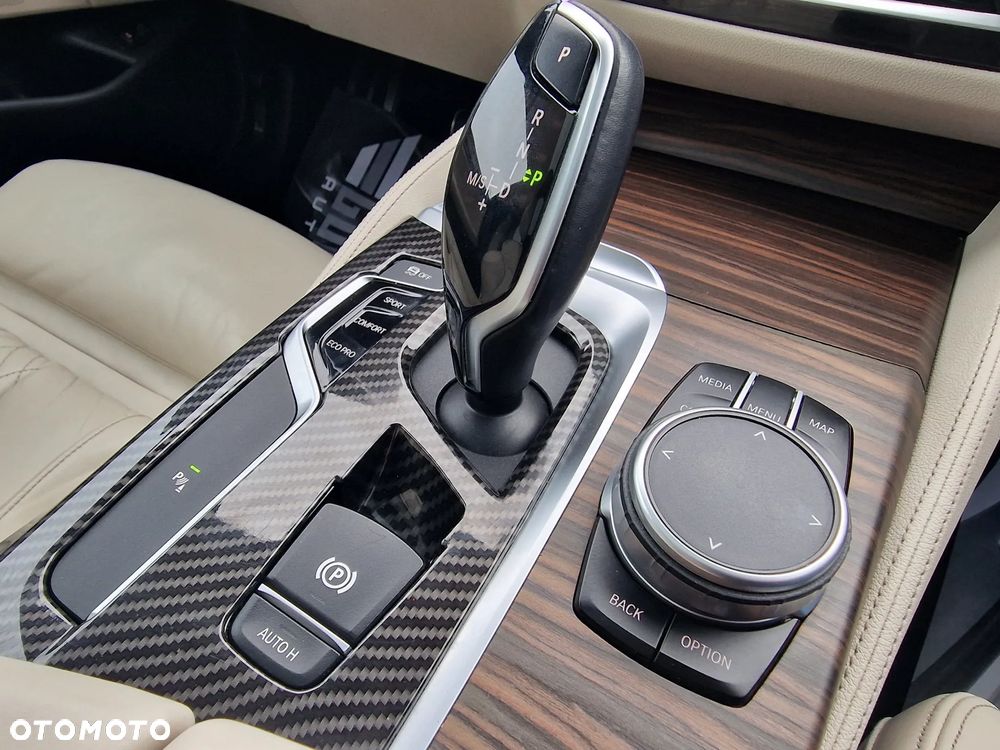 BMW Seria 5 520i M Sport Edition - 32