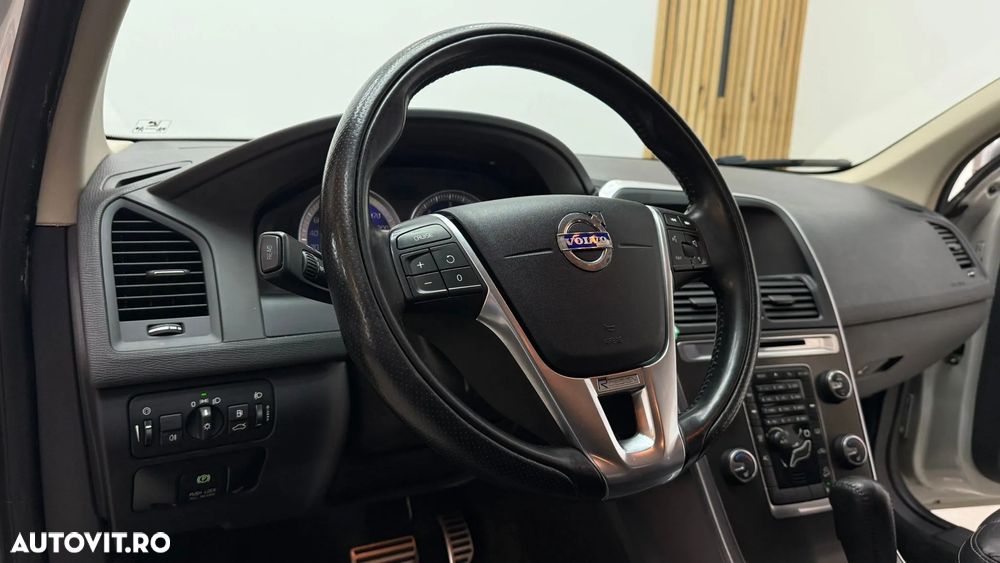 Volvo XC 60 D5 AWD Aut. RDesign - 27