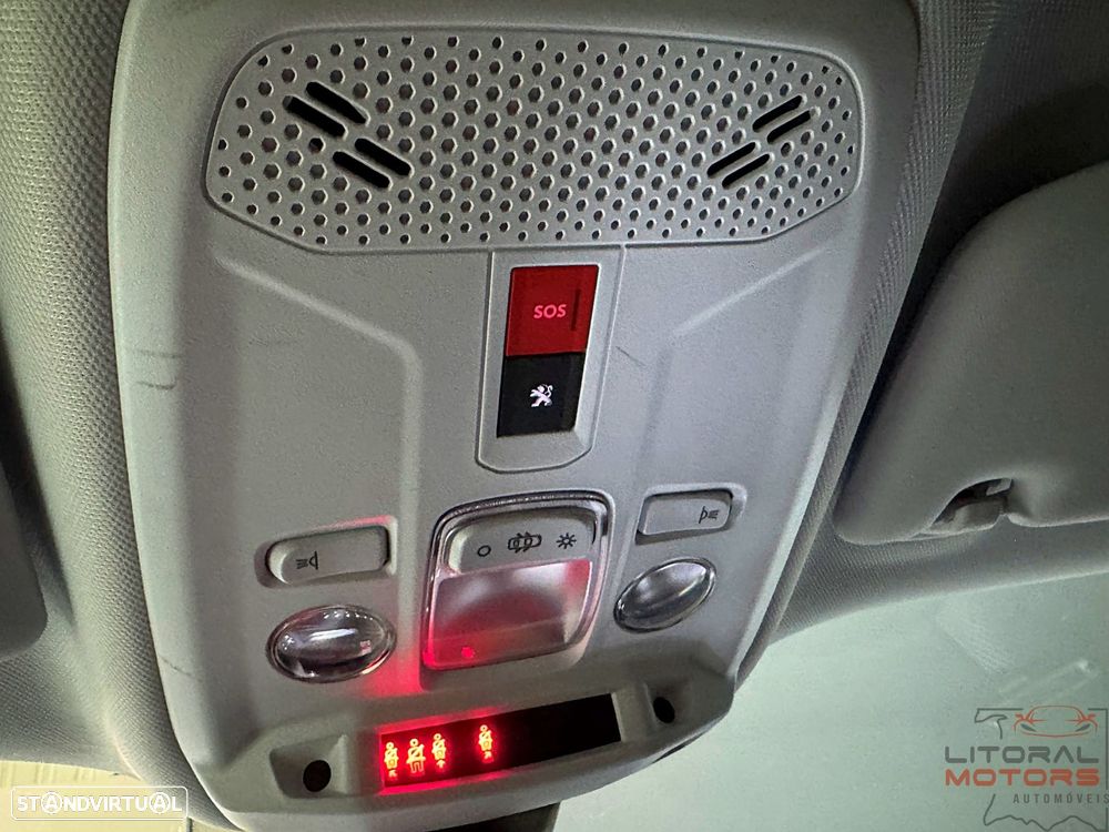 Peugeot 2008 1.2 PureTech Allure EAT8 - 21