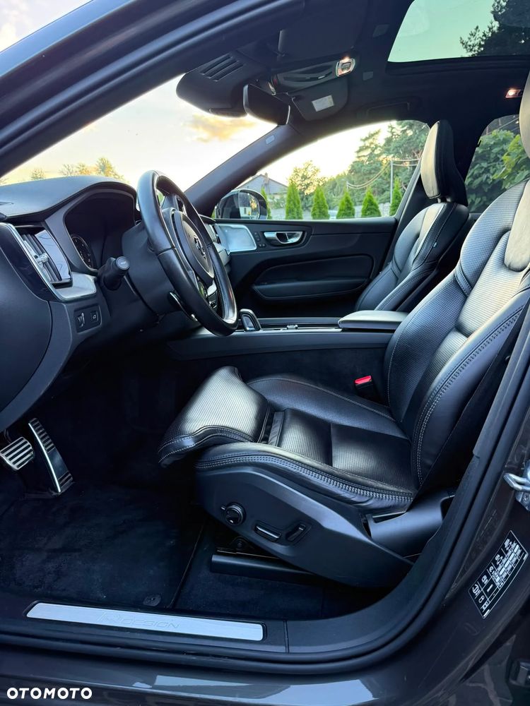 Volvo XC 60 D5 AWD R-Design - 24