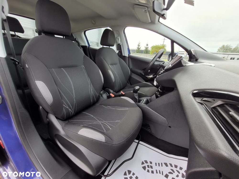 Peugeot 208 - 14