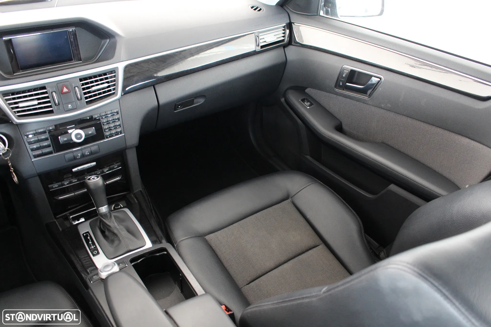Mercedes-Benz E 220 CDi Avantgarde BlueEfficiency Auto - 14