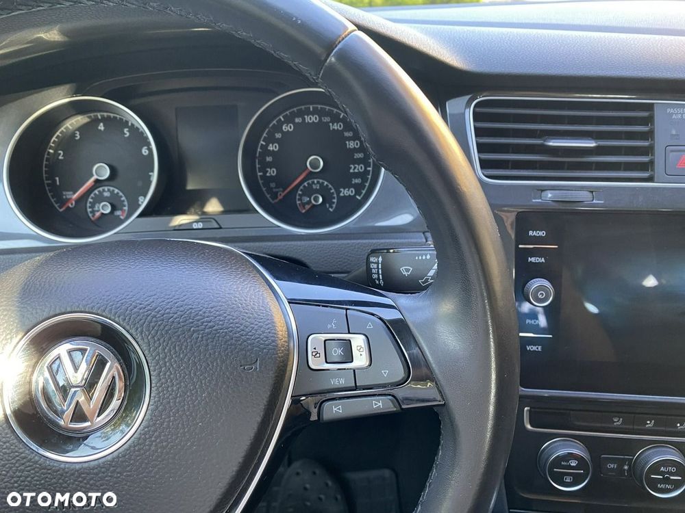 Volkswagen Golf 1.5 TSI BMT Comfortline - 28