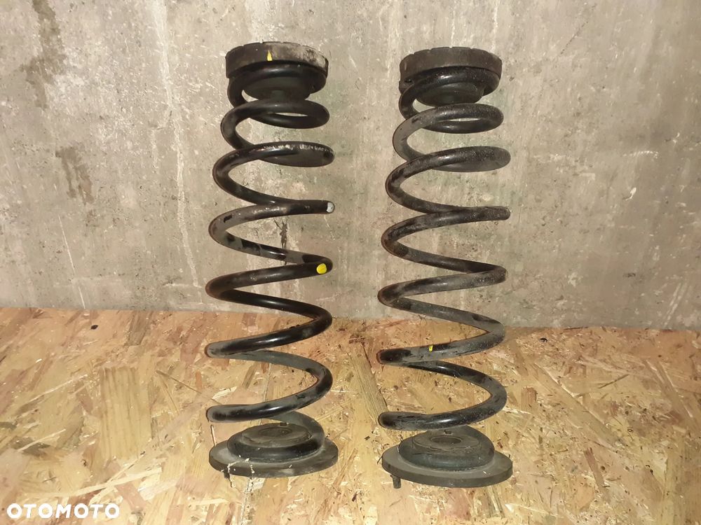 Kia Ceed III Lift Kombi Sprężyna Tylna Lewa Prawa - 1