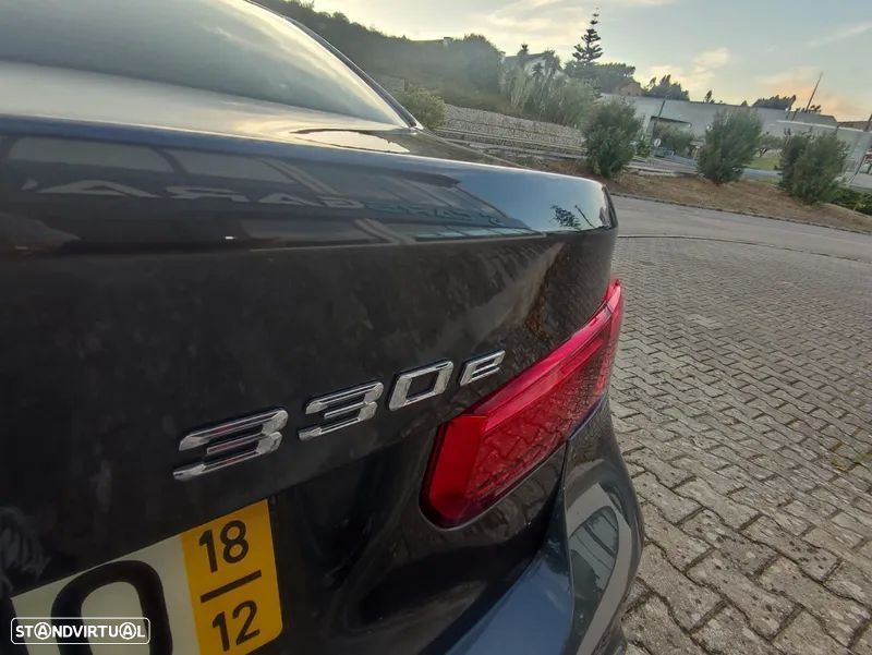 BMW 330 e iPerformance Pack M Shadow - 8