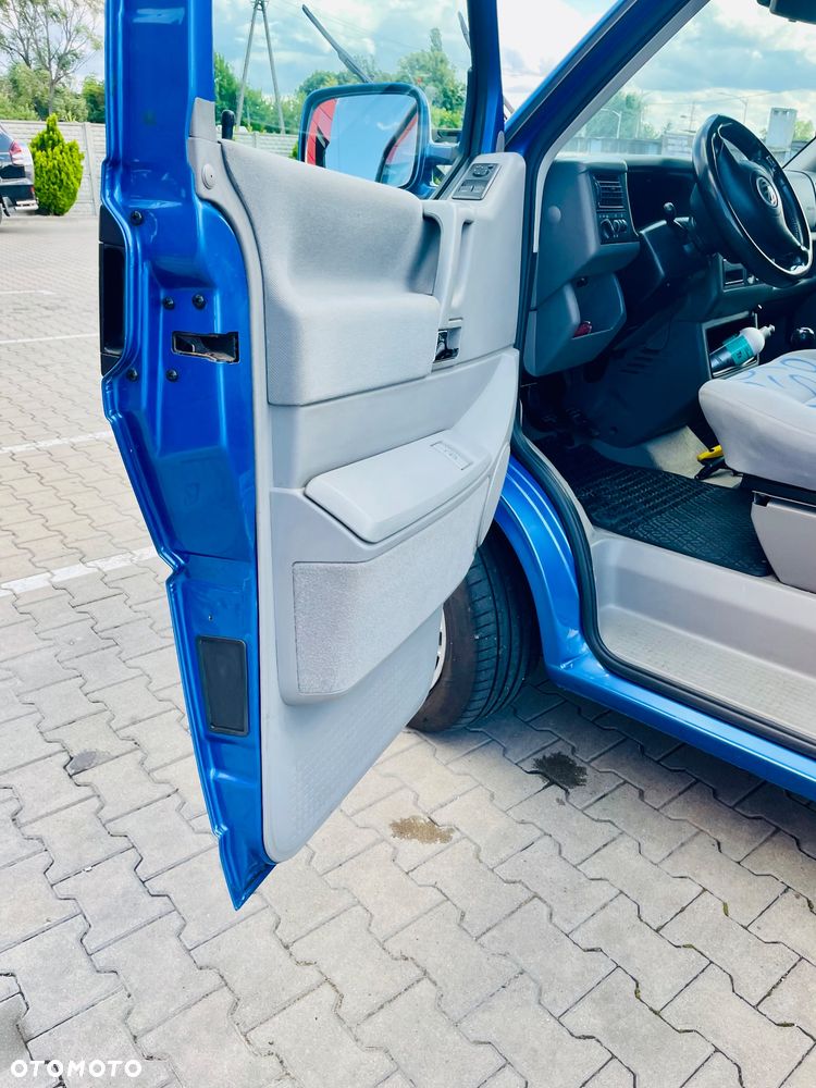 Volkswagen Multivan - 23