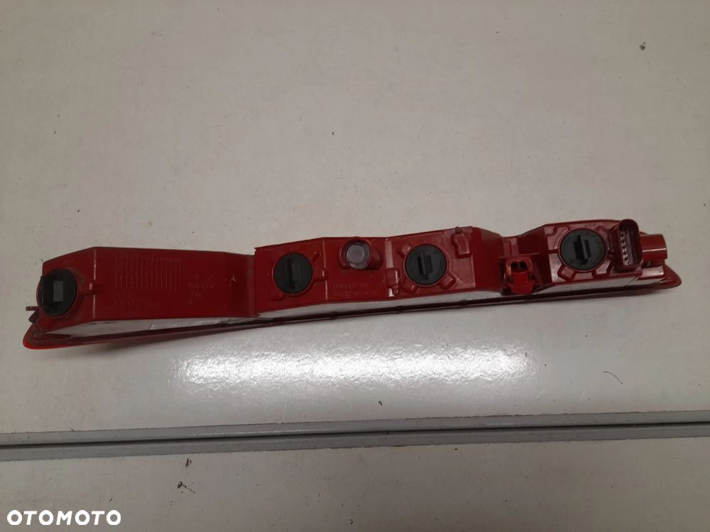 AUDI Q3 LAMPA PRAWA TYŁ TYLNA W ZDERZAK 8U0945096 - 5