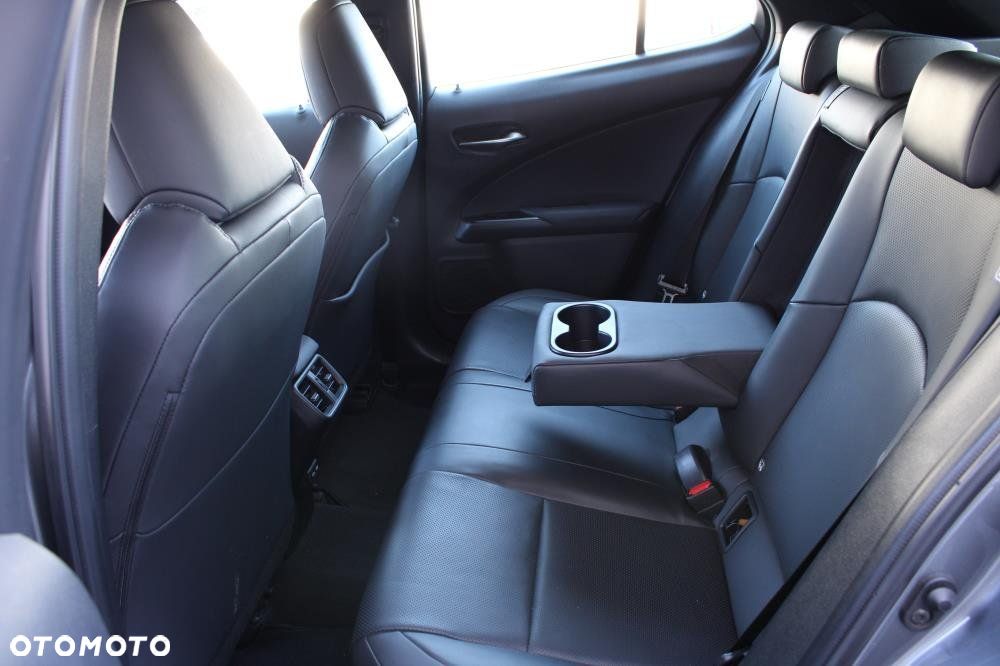 Lexus UX - 33