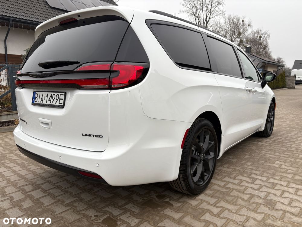 Chrysler Pacifica - 24