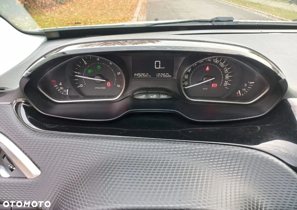 Peugeot 2008 1.6 BlueHDi Style - 8