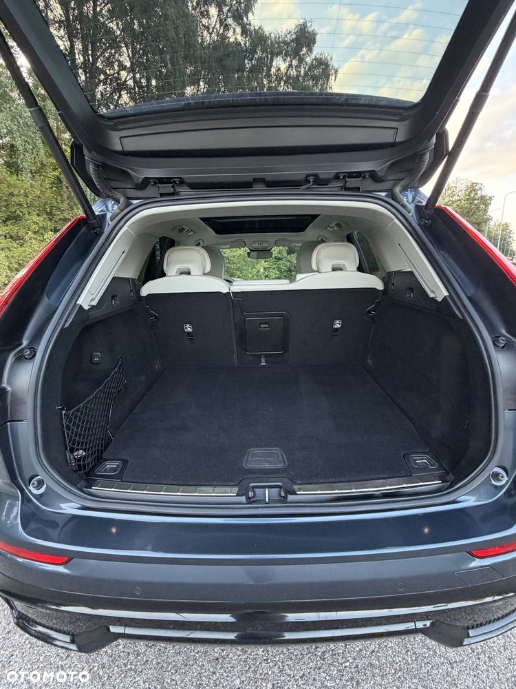 Volvo XC 60 T8 Plug-In Hybrid AWD Plus Dark - 11