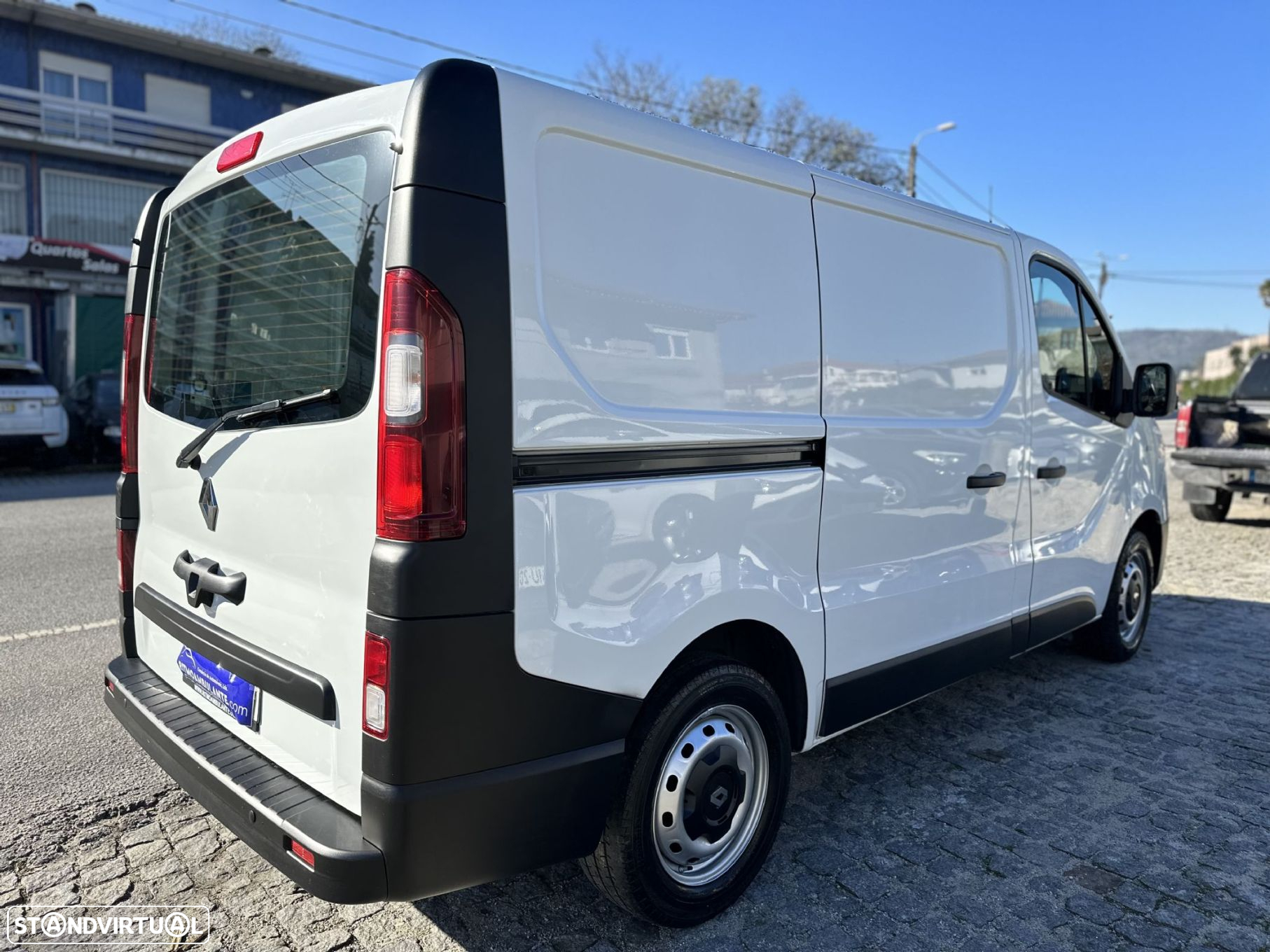 Renault Trafic 2.0dCi 120cv L1H1 Iva Dedutivel - 3