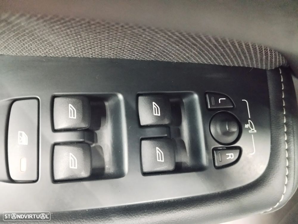 Volvo XC 60 2.0 B4 R-Design - 20