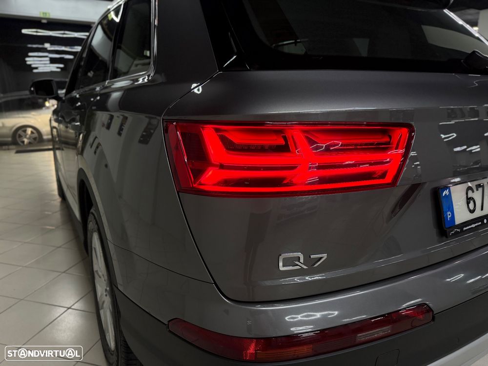 Audi Q7 3.0 TDI quattro tiptronic 7L - 11