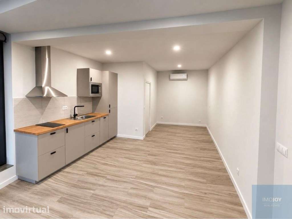 Loja adaptada a Apartamento T0 no Centro do Porto - Grande imagem: 2/11
