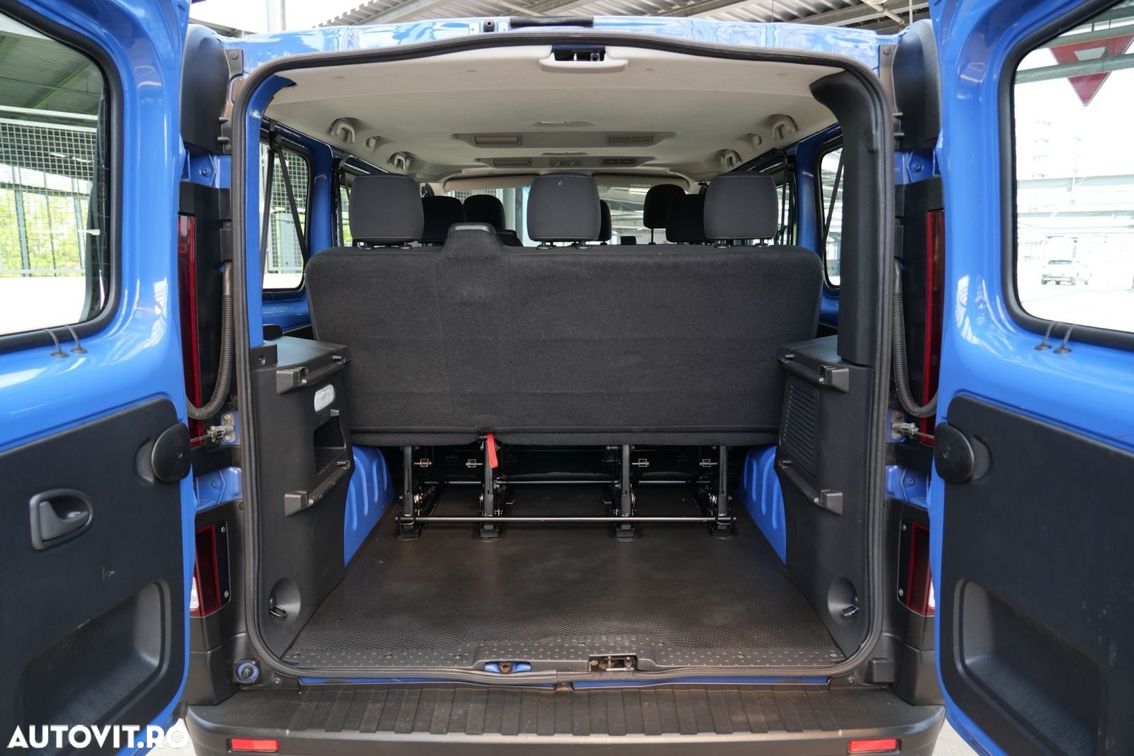 Opel Vivaro - 19