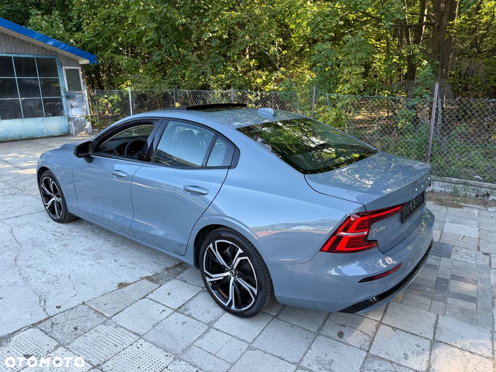 Volvo S60 B5 B AWD Plus Dark - 23