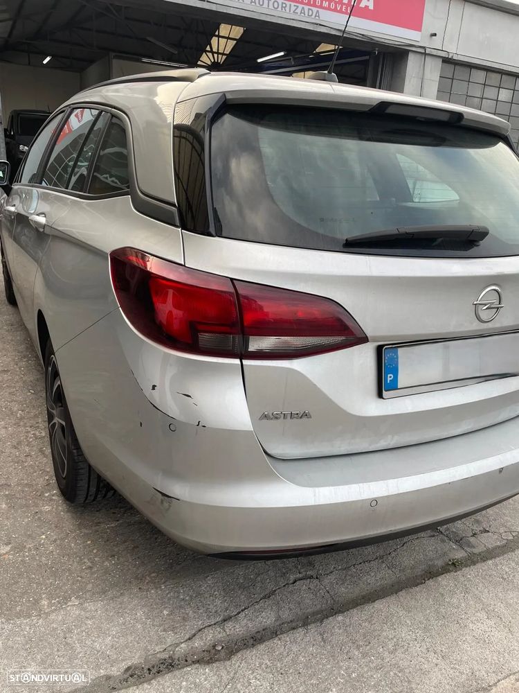 Opel Astra Sports Tourer - 2