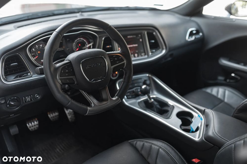 Dodge Challenger - 16