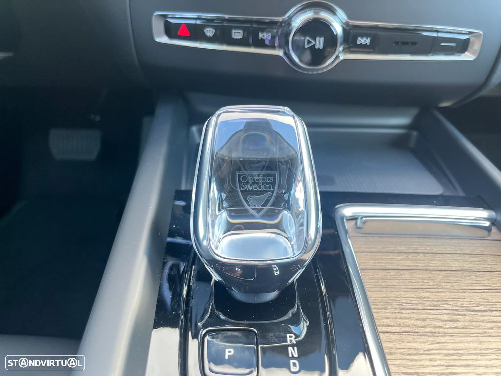 Volvo XC 60 2.0 T6 PHEV Plus Dark - 23