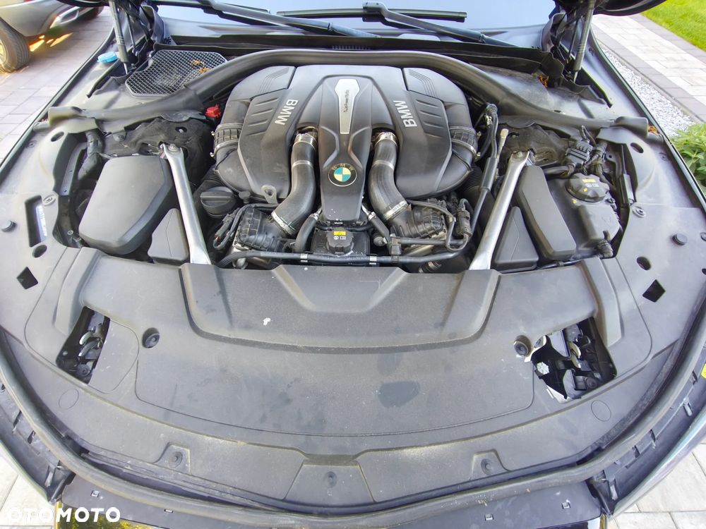 BMW Seria 7 750Li xDrive - 35