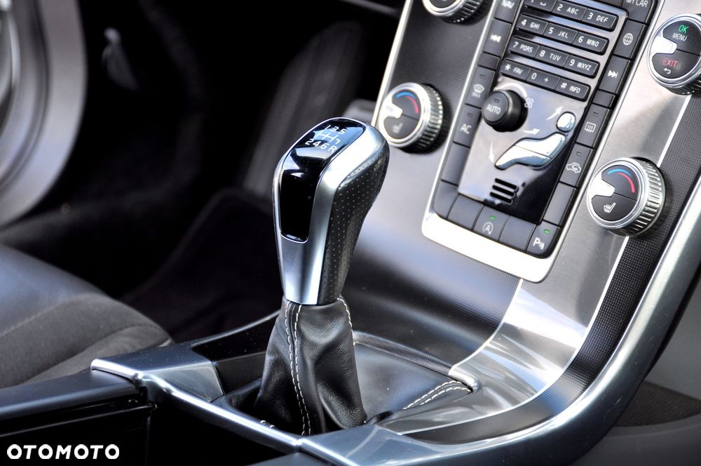 Volvo V60 D4 Drive-E R-Design Momentum - 29
