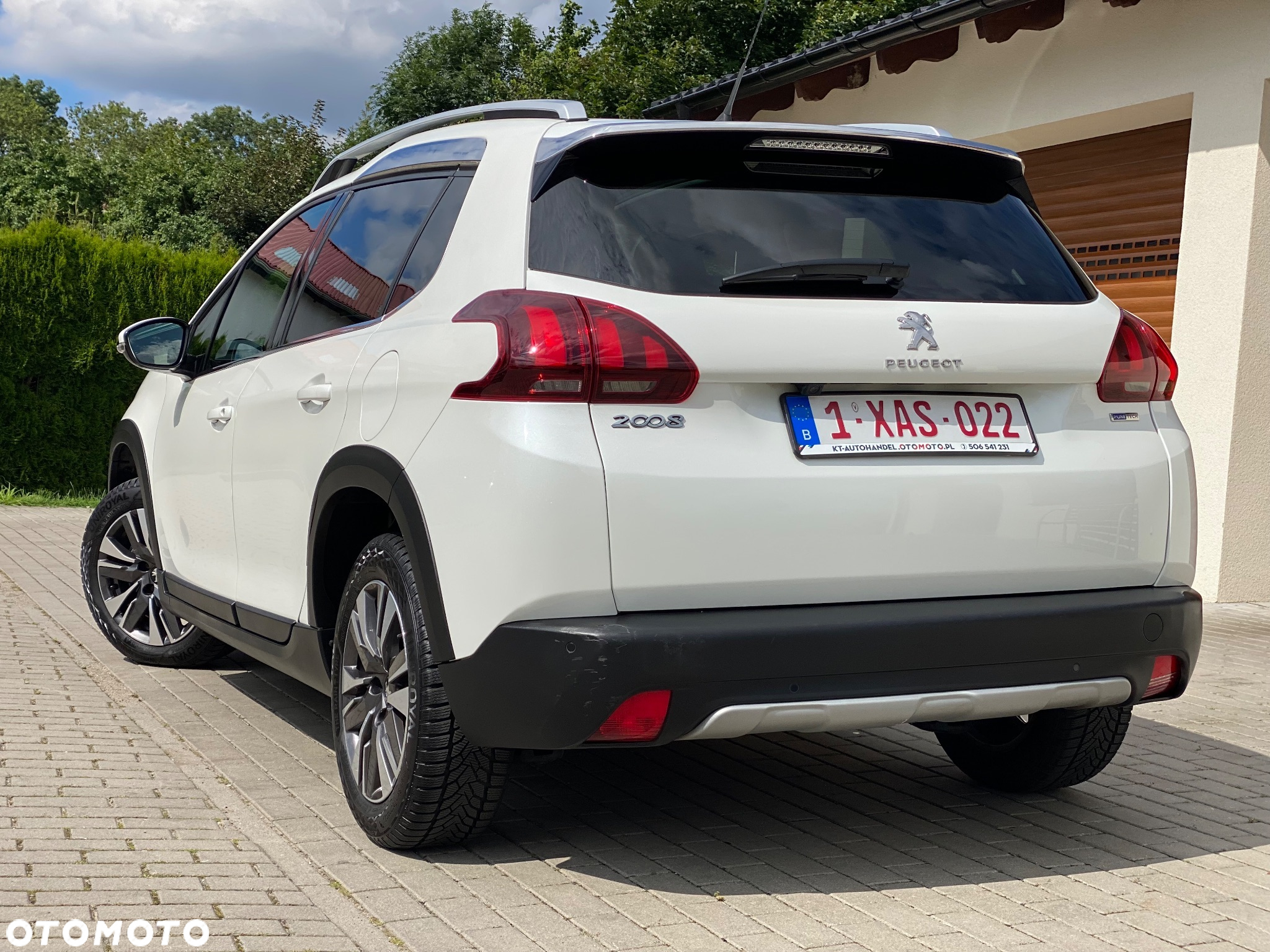 Peugeot 2008 1.2 Pure Tech Allure S&S - 12