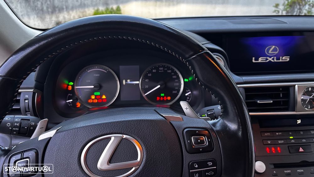 Lexus IS 300H Luxury - 29