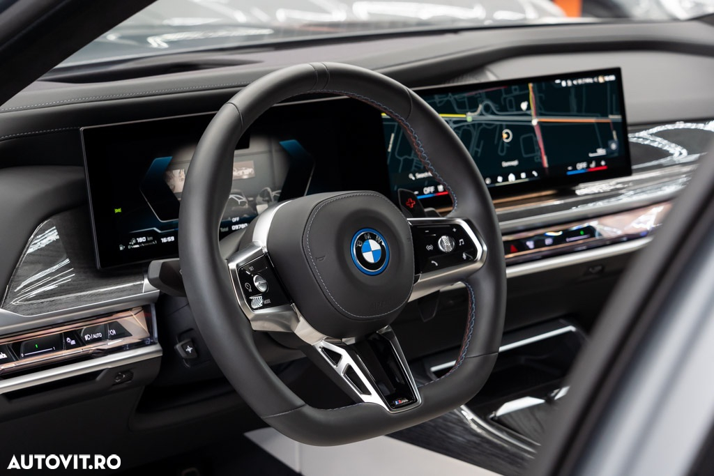 BMW M7 M760e xDrive AT PHEV - 32