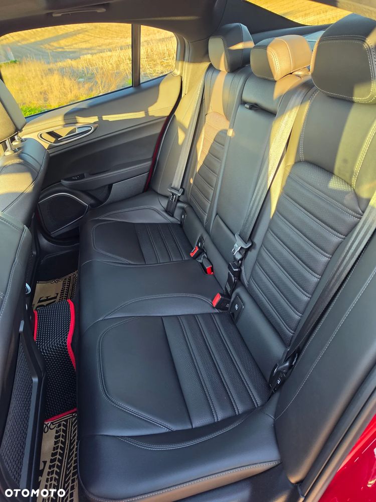 Alfa Romeo Giulia 2.0 Turbo Veloce Q4 - 18