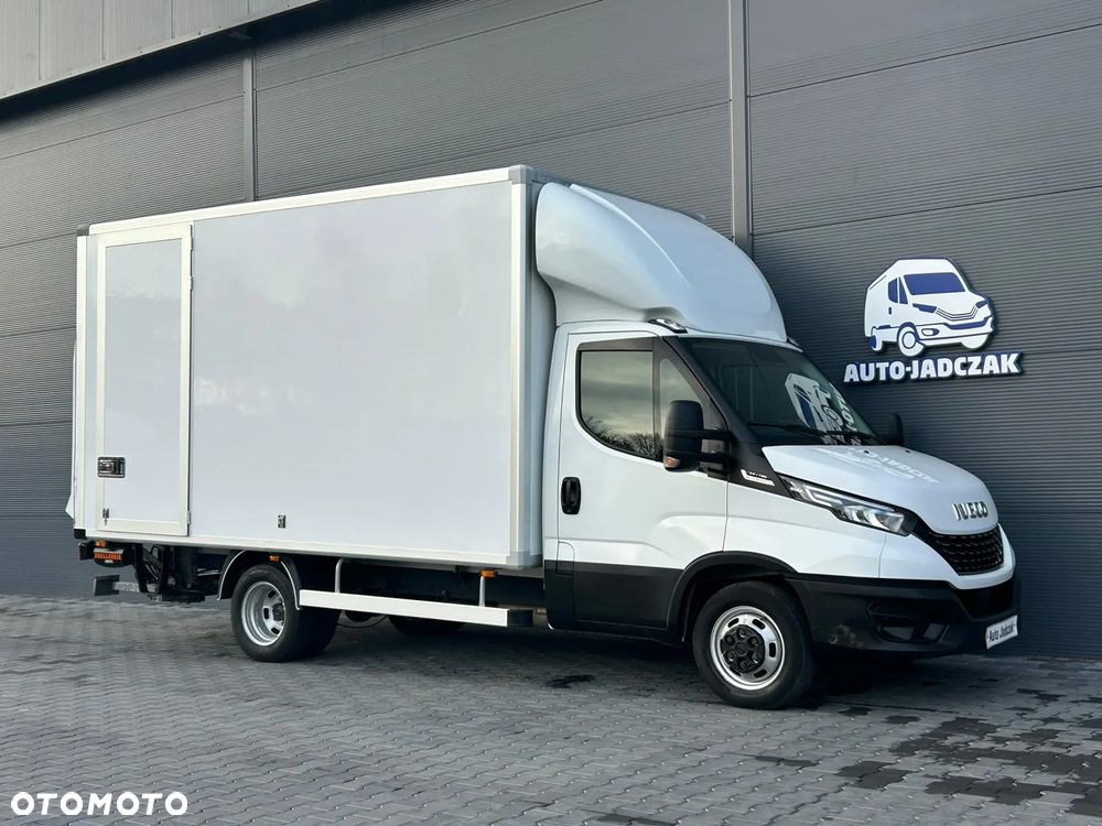 Iveco Daily 35C18 3.0 HPI Hi-Matic Kontener 8 palet + winda 1000kg + drzwi boczne **LED**Niski przebieg**Climatronic**Sprowadzony**2021R** - 2