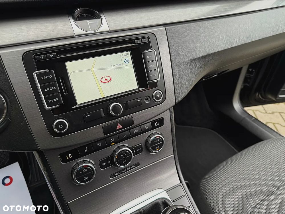 Volkswagen Passat 2.0 TDI Highline - 32